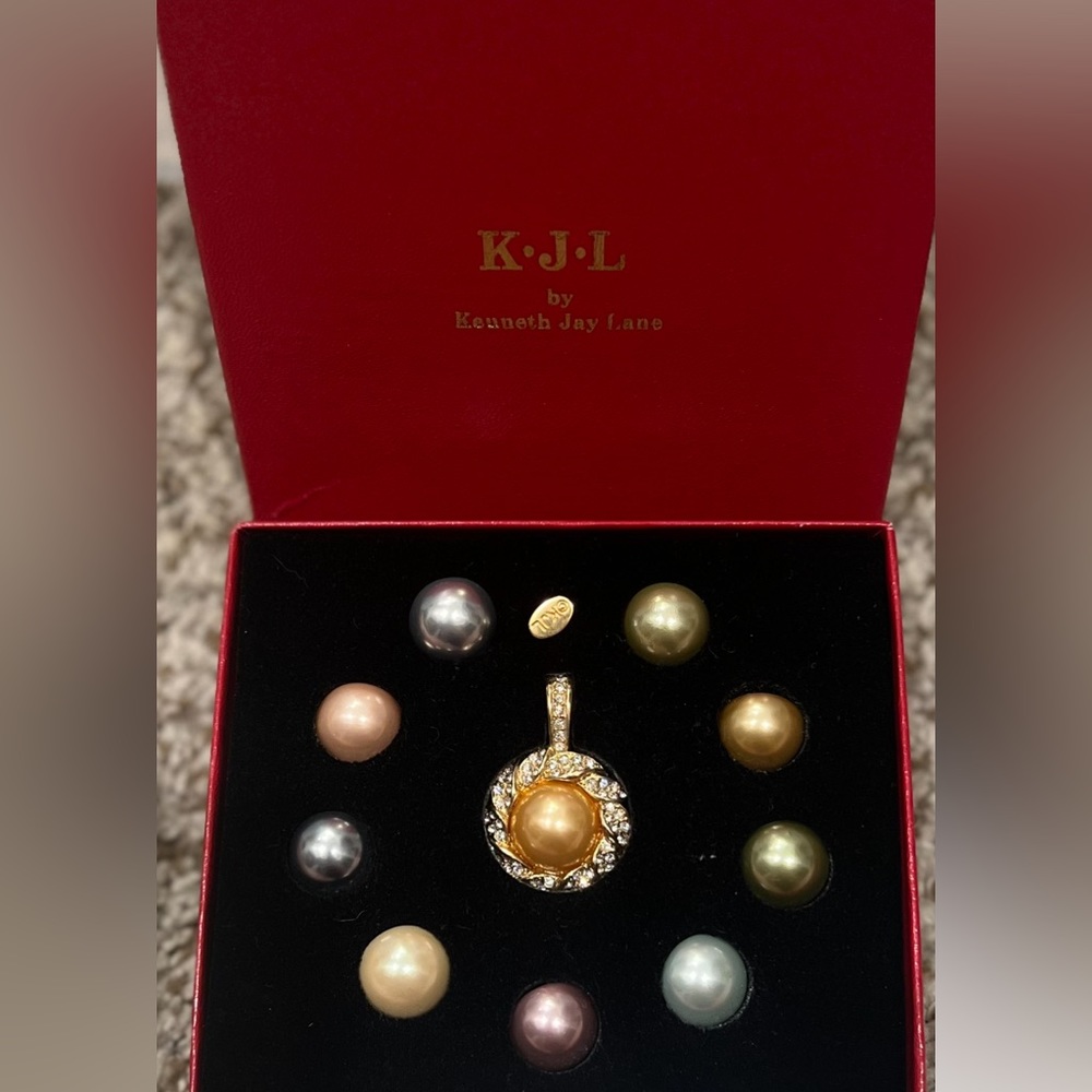 Kenneth Jay Lane, first lady pearl enhancer set